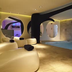 Sauna, hot tub, Turkish bath/hammam, body treatments, body scrubs