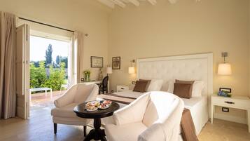 Minibar, in-room safe, desk, free WiFi