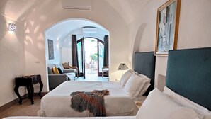 Habitación doble estándar | Ropa de cama de alta calidad, camas con pillow-top y minibar