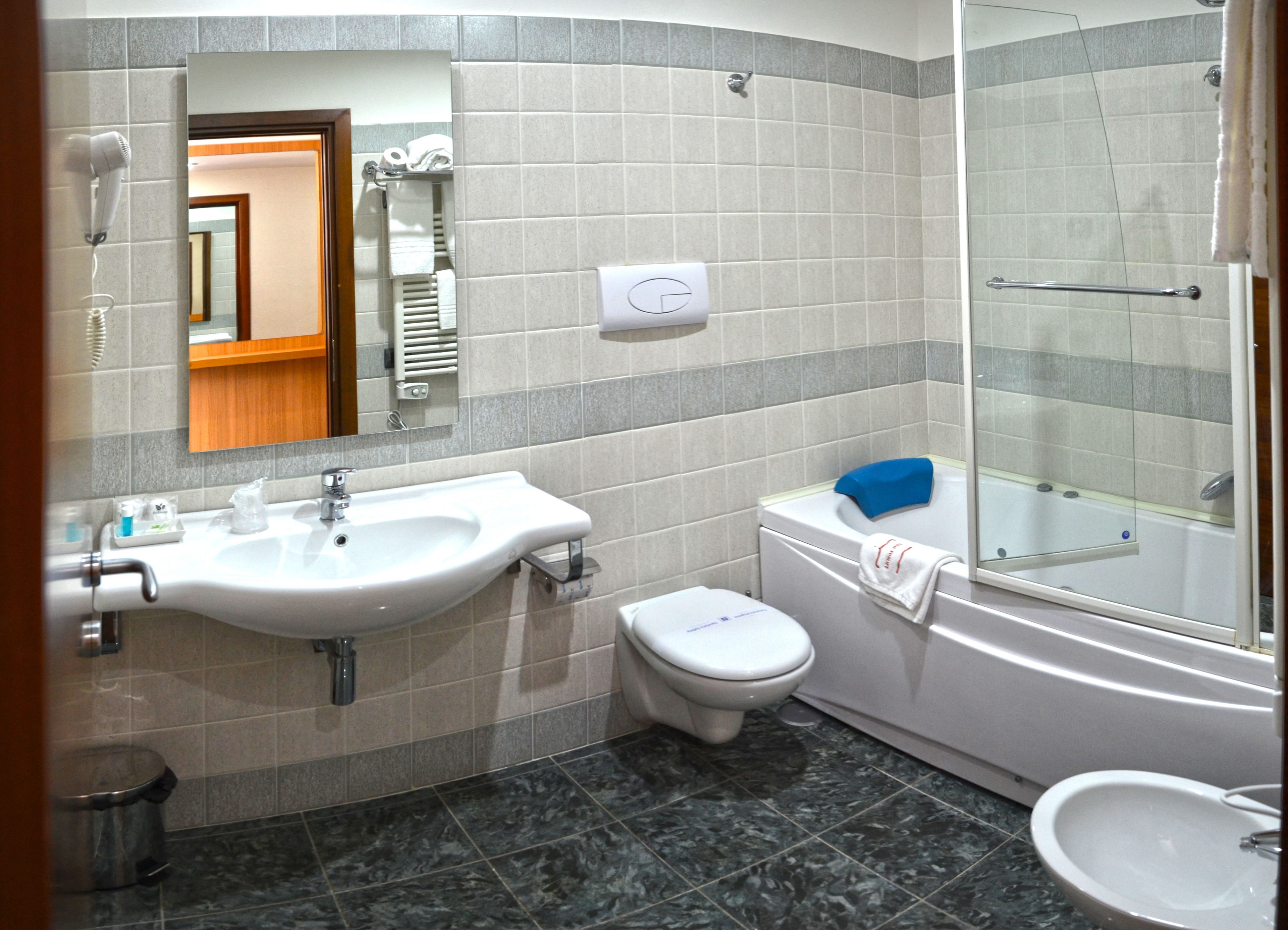 hydromassage showerhead, hair dryer, bidet, towels