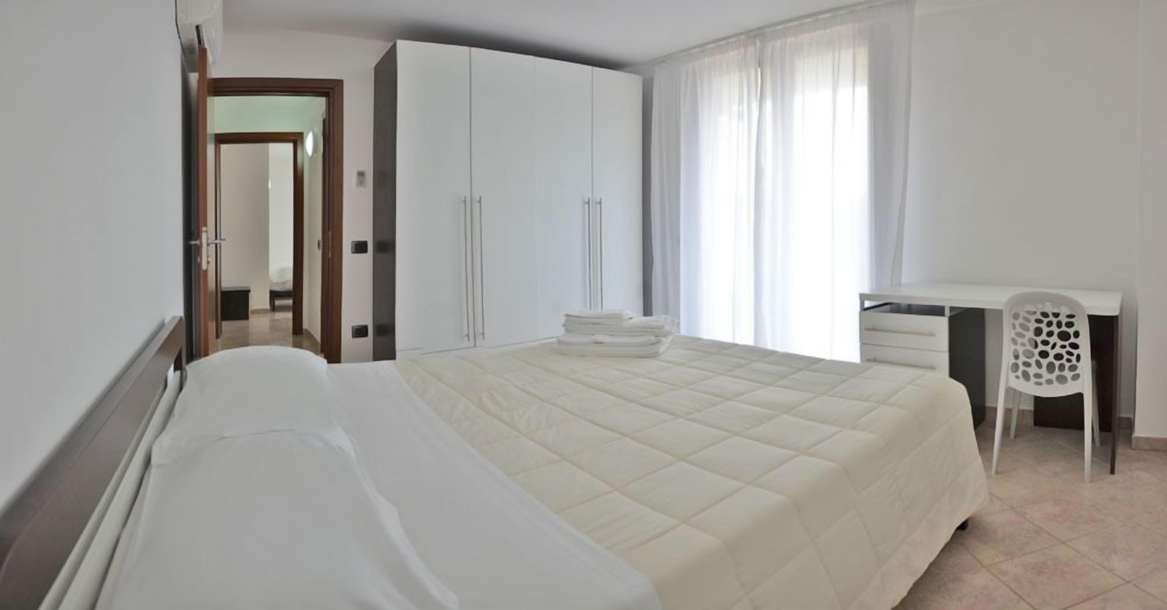 apartment, 2 bedrooms, kitchen | minibar, in-room safe, desk, blackout curtains