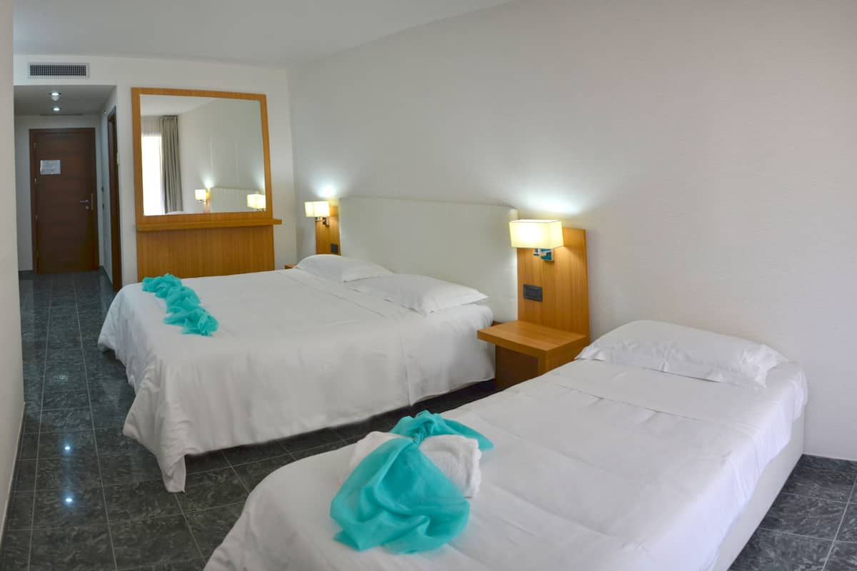 Dreibettzimmer