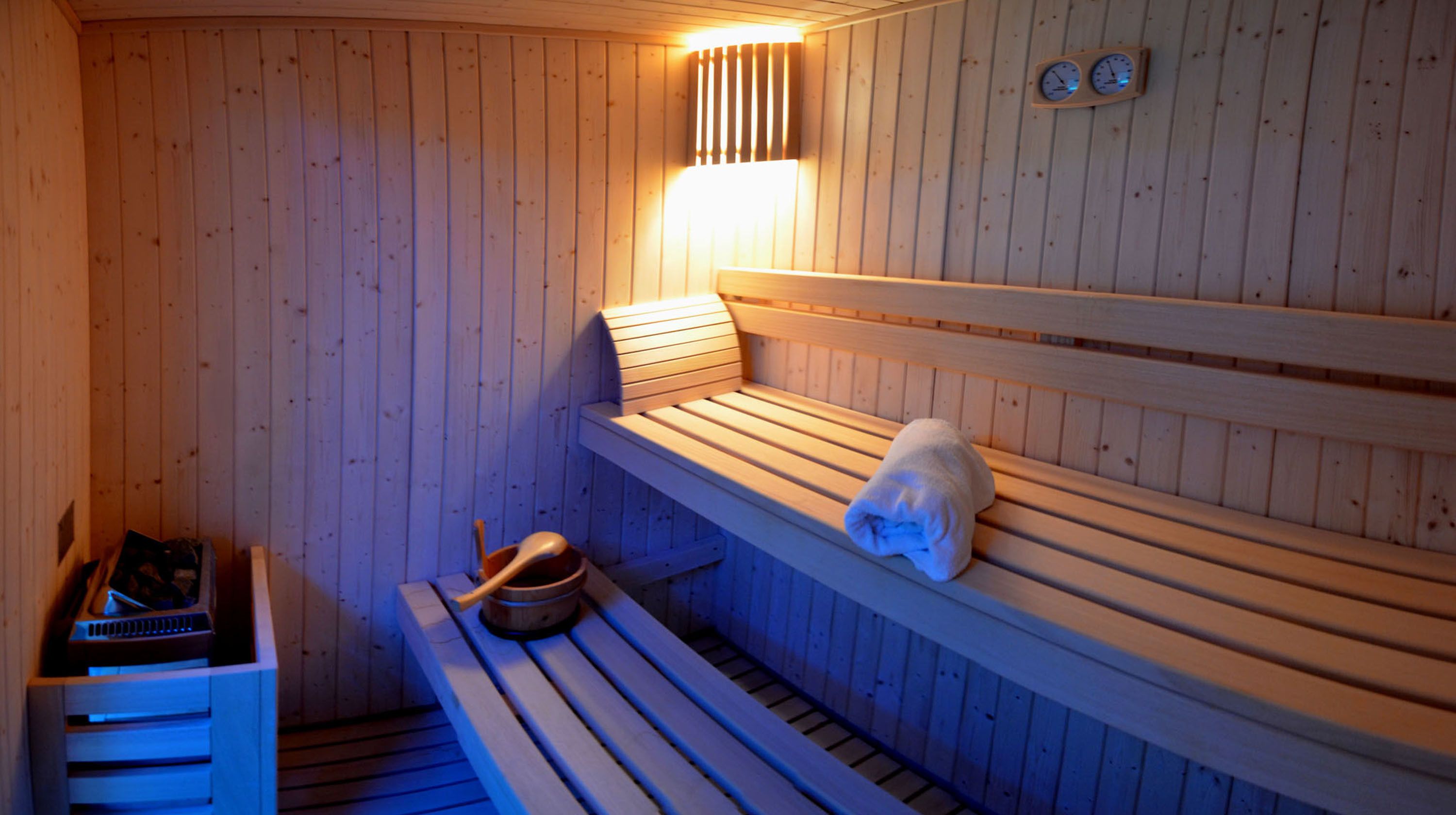 sauna, hot tub, steam room, turkish bath/hammam, body treatments