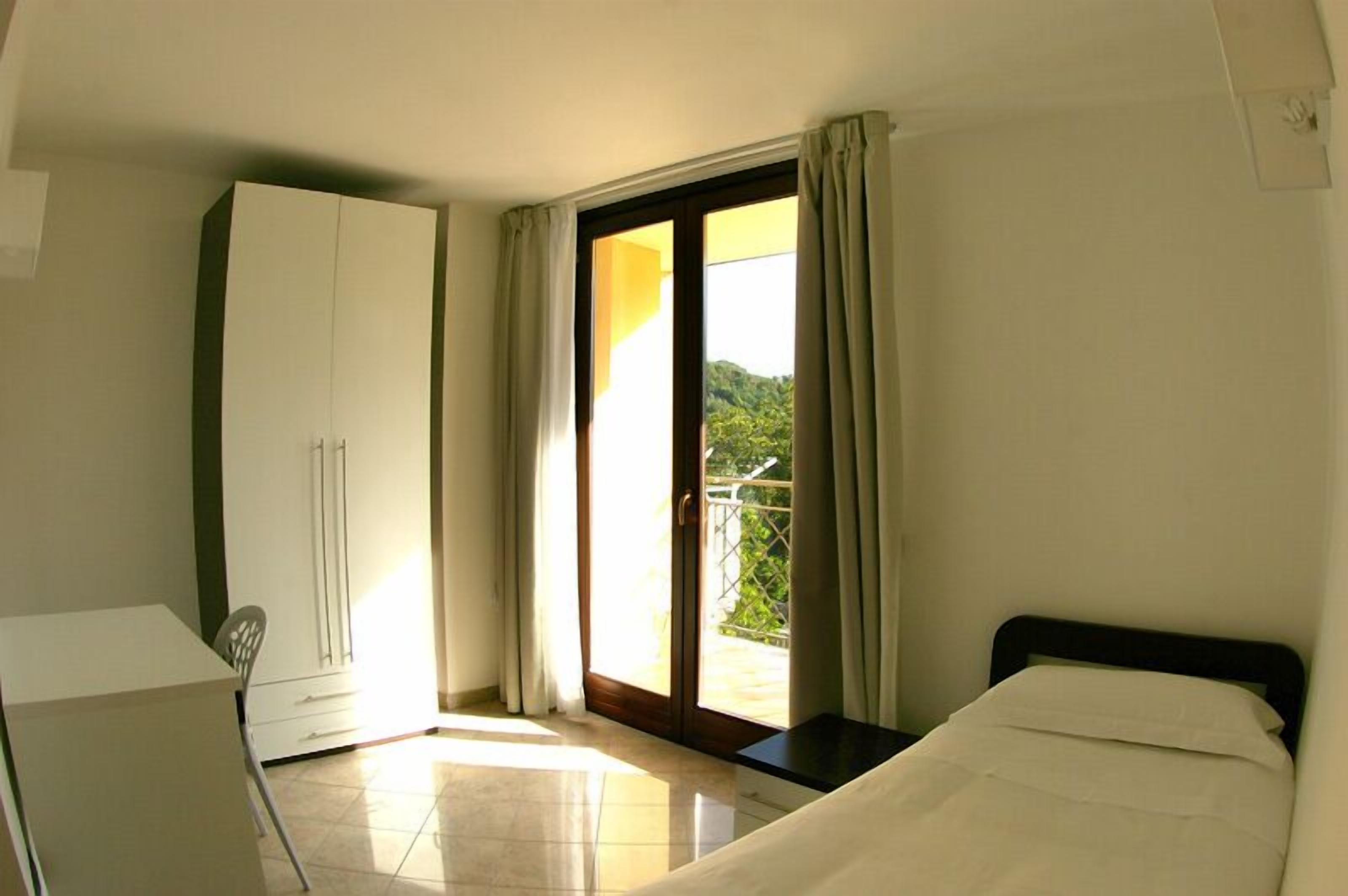 apartment, 1 bedroom, kitchen | minibar, in-room safe, desk, blackout curtains