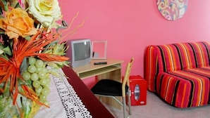 Standard Room, Private Bathroom | Living area | 14-inch TV with digital channels - Bed & Breakfast Vesuvio (Scafati)