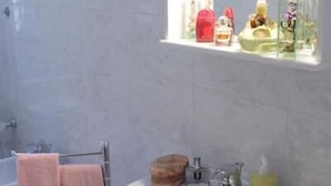 Standard Room, Private Bathroom | Bathroom sink - Bed & Breakfast Vesuvio (Scafati)