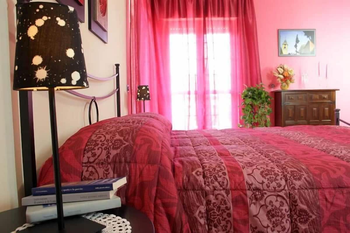 Standard Room, Private Bathroom | Down comforters, in-room safe, individually decorated, desk