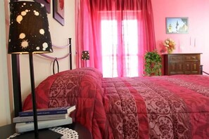 Standard Room, Private Bathroom | Down comforters, in-room safe, individually decorated, desk - Bed & Breakfast Vesuvio (Scafati)