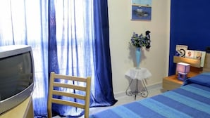 Standard Room, Private Bathroom | Down duvets, in-room safe, desk, blackout curtains - Bed & Breakfast Vesuvio (Scafati)