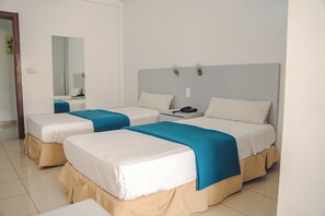 Minibar, wifi gratis y ropa de cama