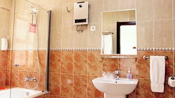 Bidê, toalhas de banho