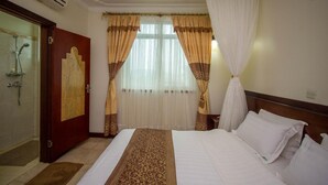 Premium bedding, down comforters, pillowtop beds, desk - Casa Miltu Hotel (Kampala)