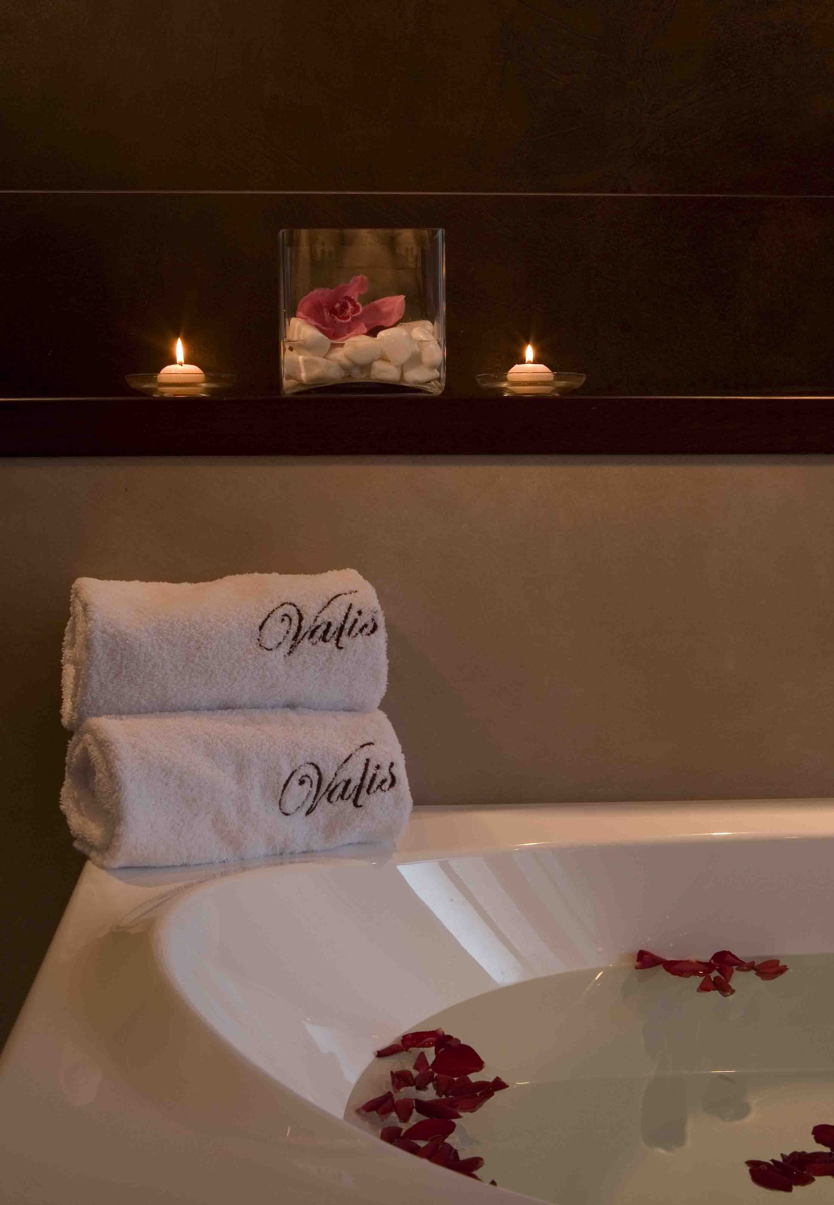 sauna, turkish bath/hammam, body treatments, hot stone massages