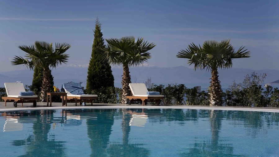 Valis Resort