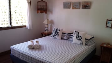 Standard Room, 1 Queen Bed (A/C-Adults Only) | Free WiFi