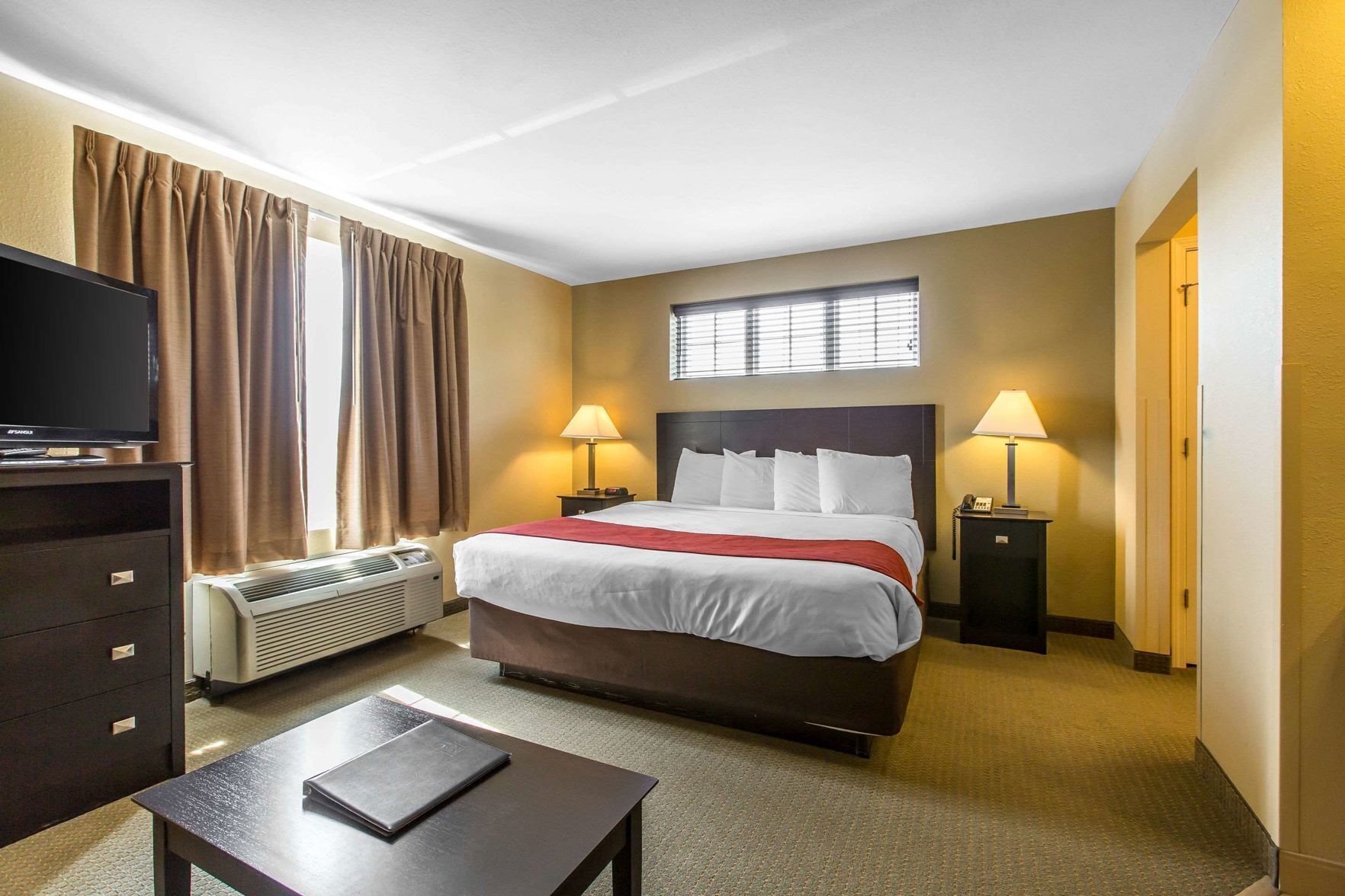 Desk, blackout curtains, iron/ironing board, free WiFi