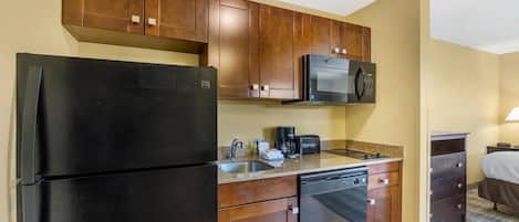 Desk, blackout drapes, iron/ironing board, free WiFi