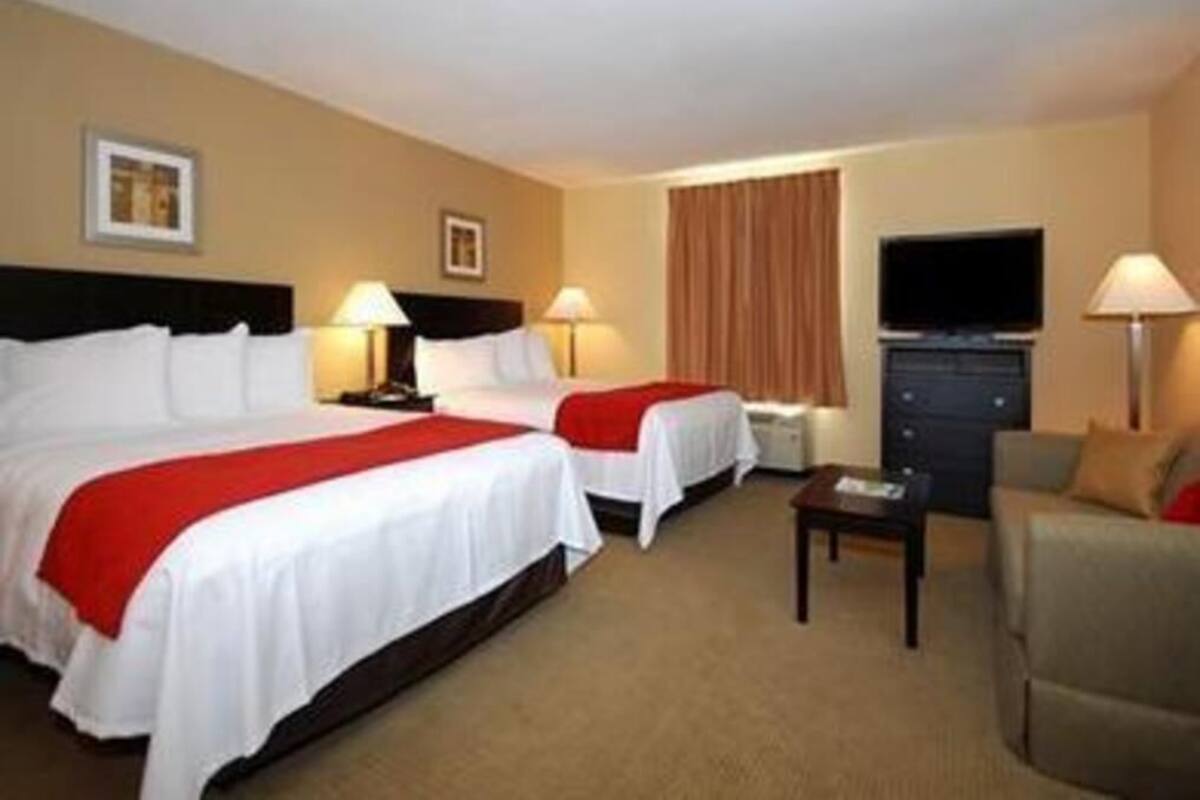 Desk, blackout curtains, iron/ironing board, free WiFi