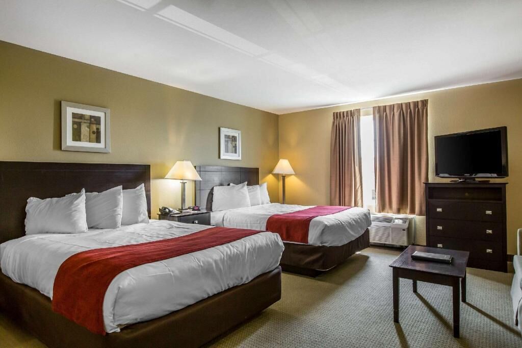 Desk, blackout curtains, iron/ironing board, free WiFi