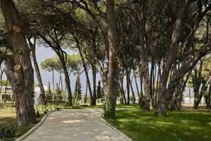 Vista frontal de la propiedad