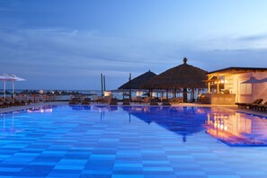 Outdoor pool, sun loungers - Sol Tropikal Durres (Durrës)