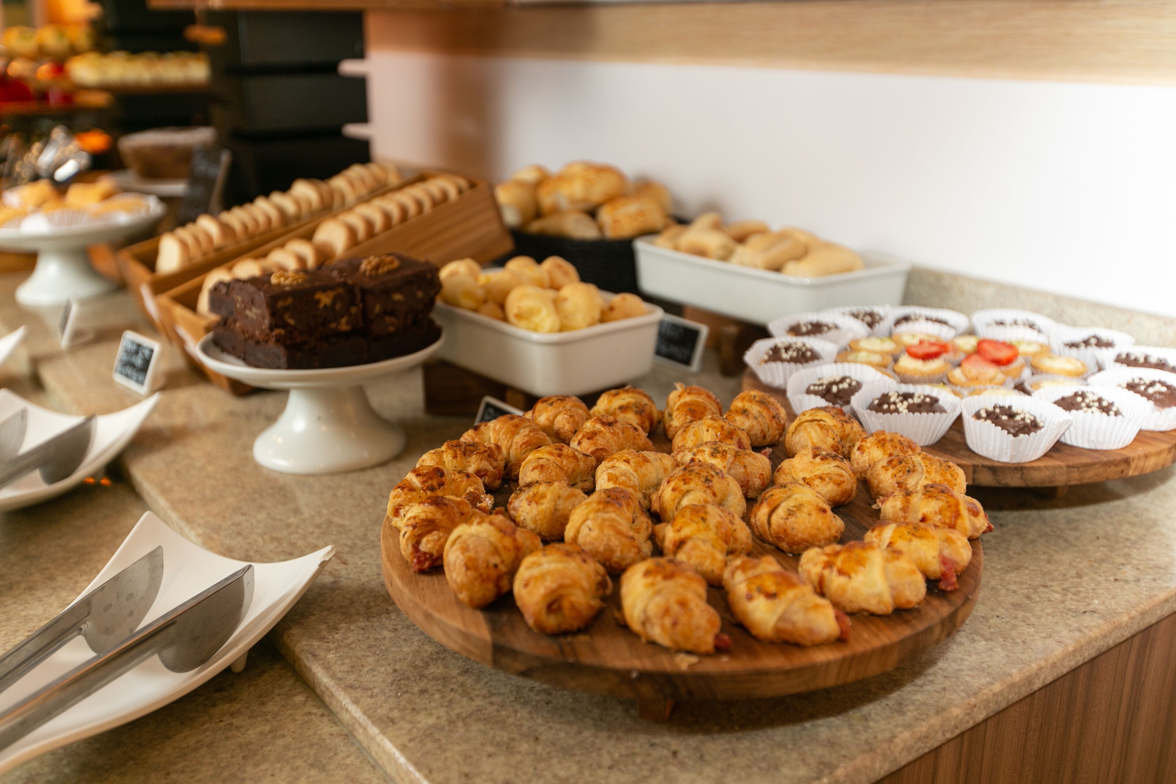 daily buffet breakfast (brl 49 per person)