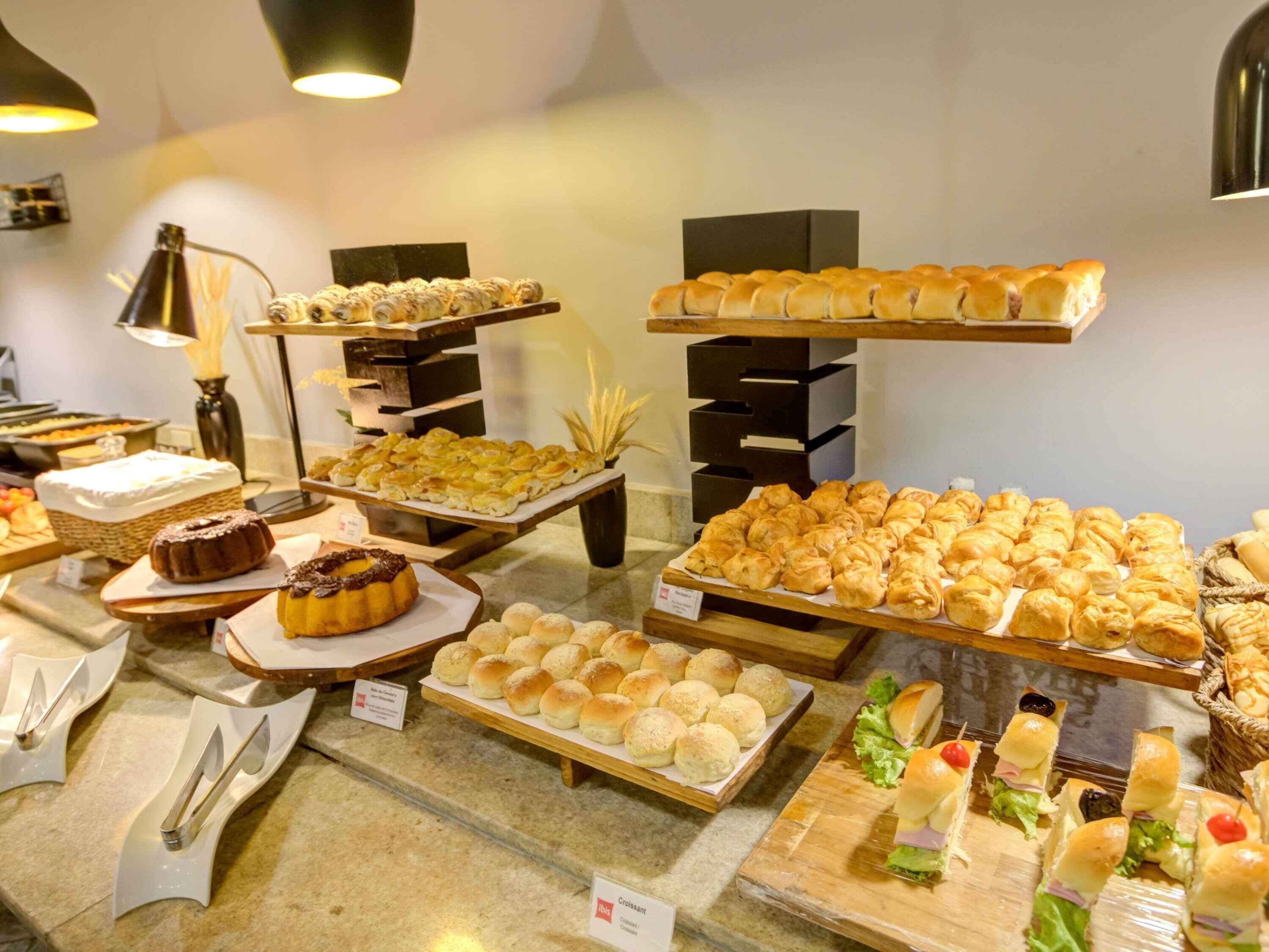 Café da manhã com buffet todos os dias mediante uma taxa