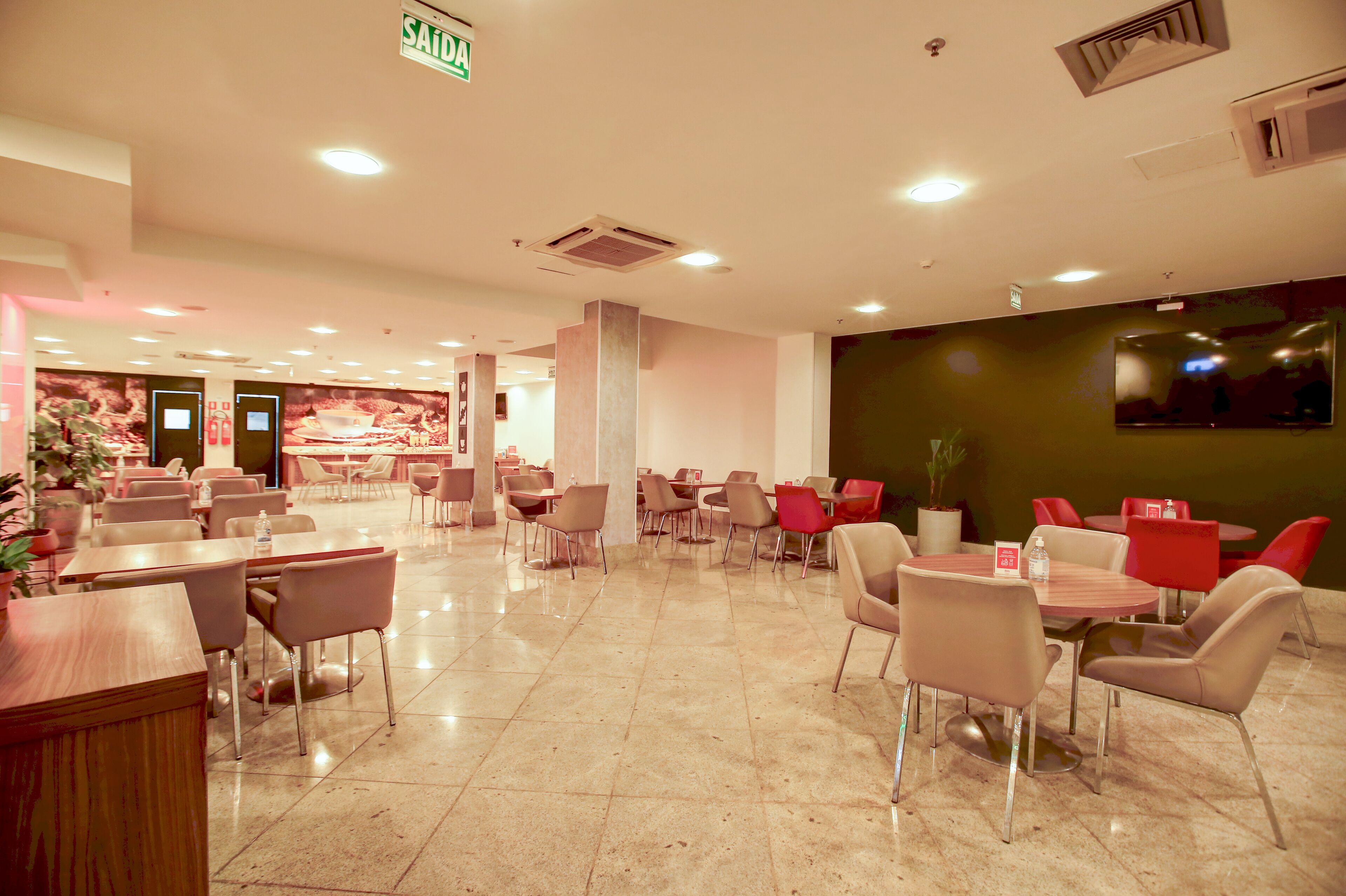 daily buffet breakfast (brl 49 per person)