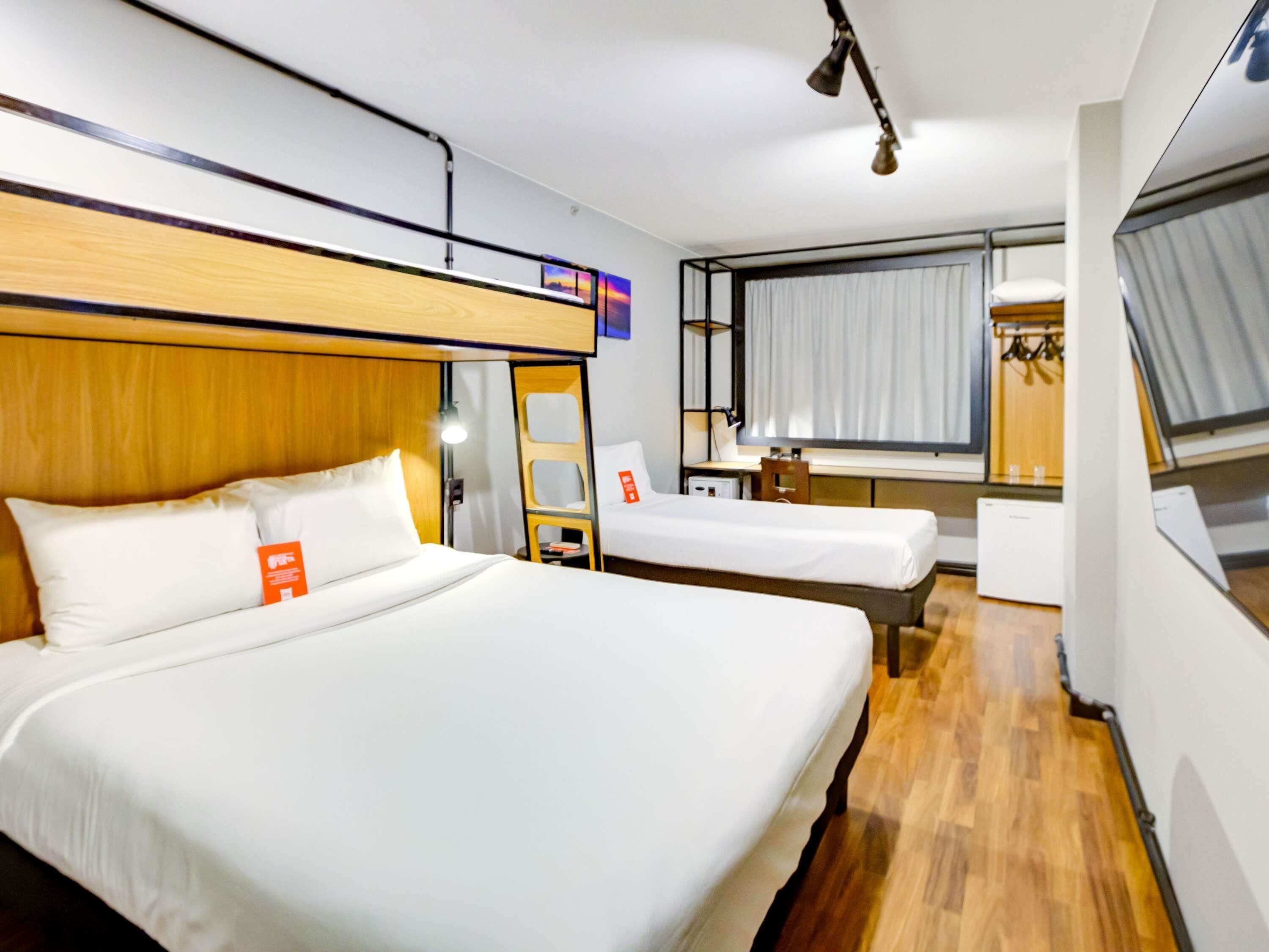 标准公寓, 3 张单人床 | 迷你吧、客房内保险箱、办公桌、隔音