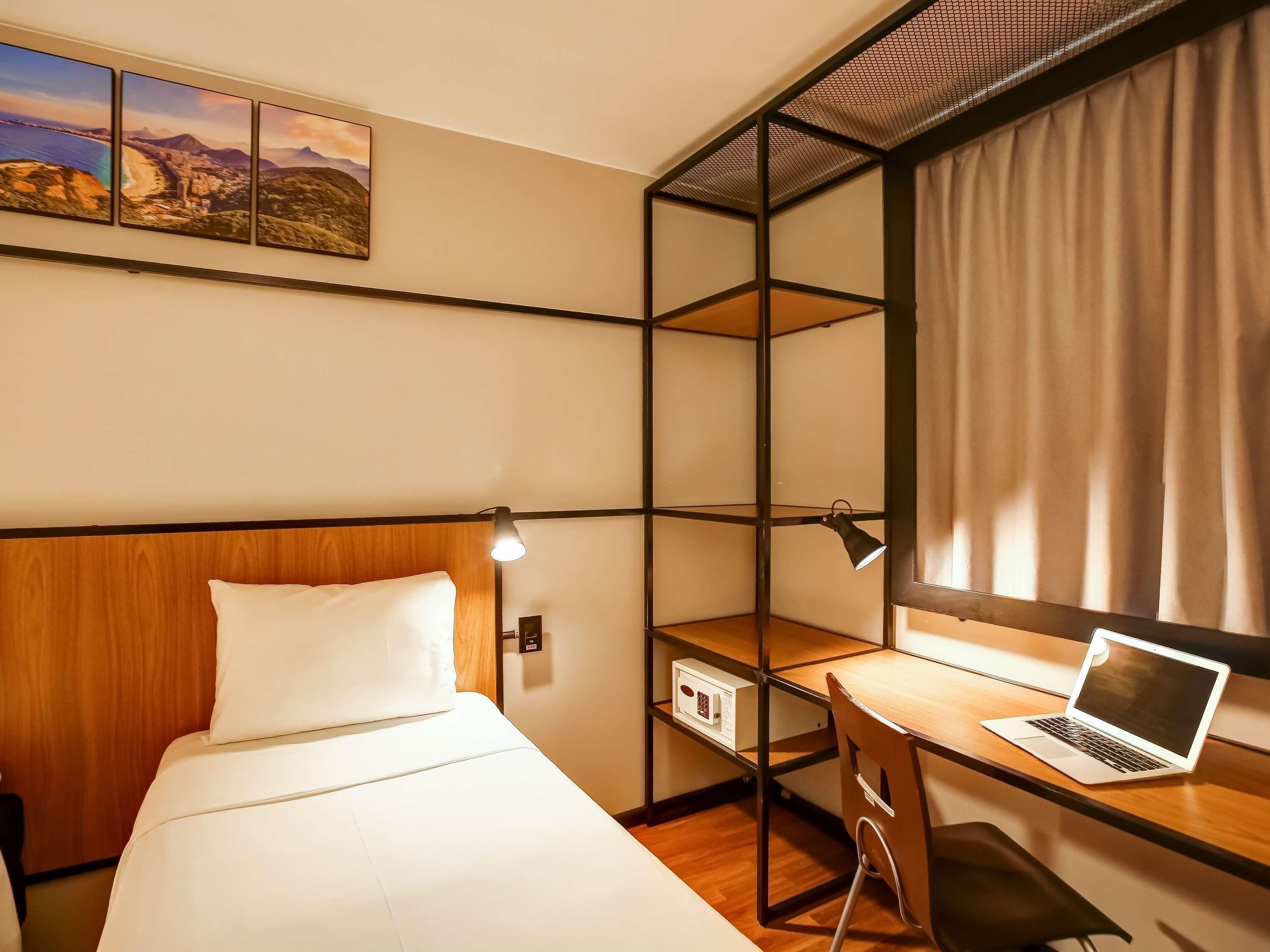 Minibar, két bảo mật tại phòng, bàn, phòng cách âm 