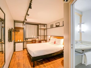 Departamento estándar, 1 cama matrimonial | Minibar, caja de seguridad en la habitación y escritorio
