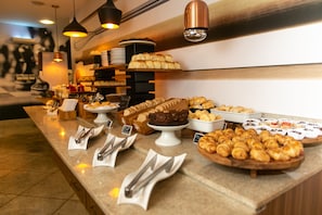 Daily buffet breakfast (BRL 49 per person)