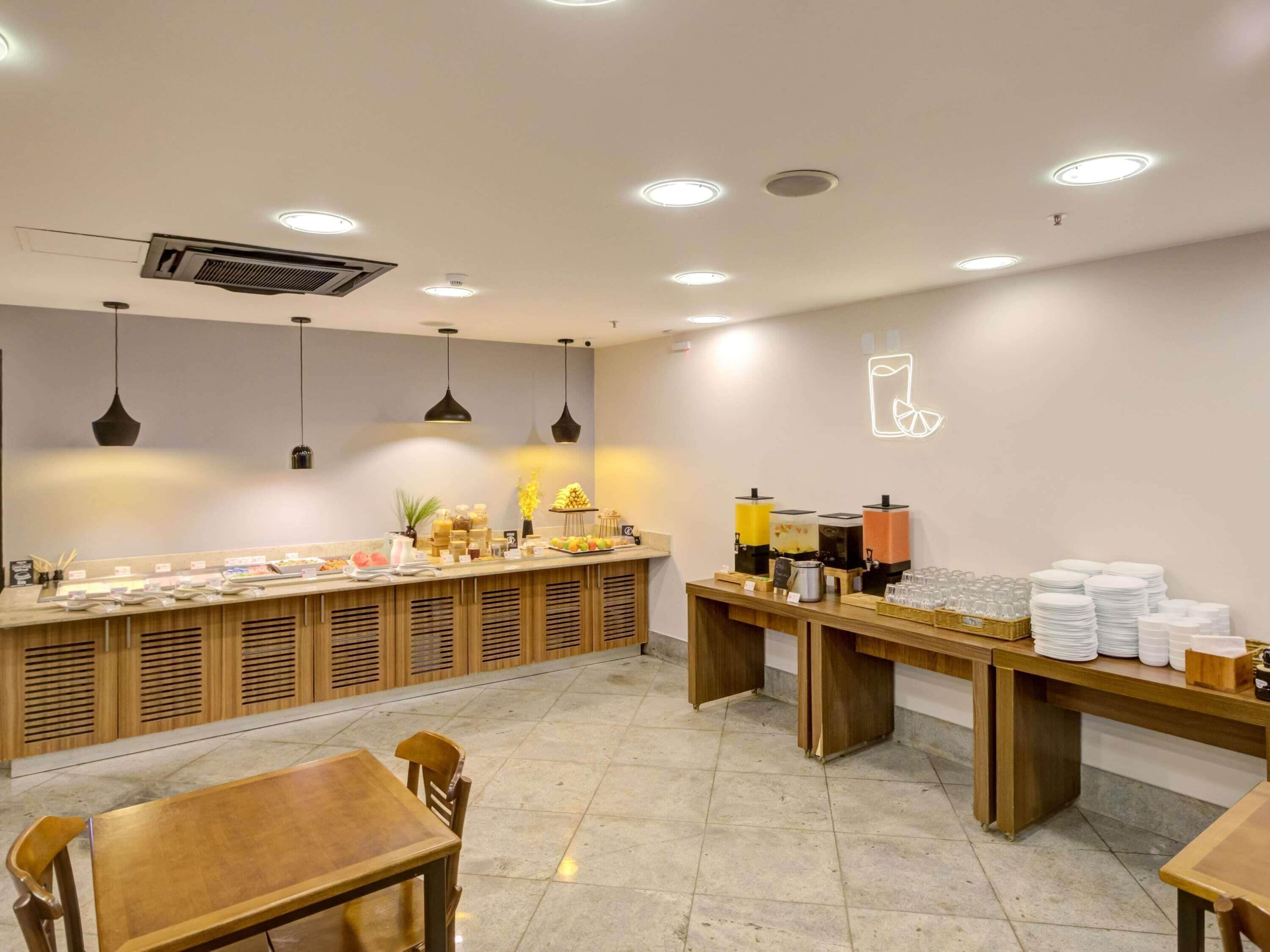 Daily buffet breakfast (BRL 53 per person)