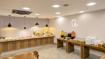 Café da manhã com buffet todos os dias (BRL 53 por pessoa)