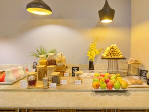 Daily buffet breakfast for a fee - ibis Copacabana Posto 2 Hotel (Rio de Janeiro)