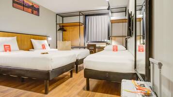 Apartamento standard, 3 camas de solteiro | Frigobar, cofres nos quartos, escrivaninha, quartos à prova de som