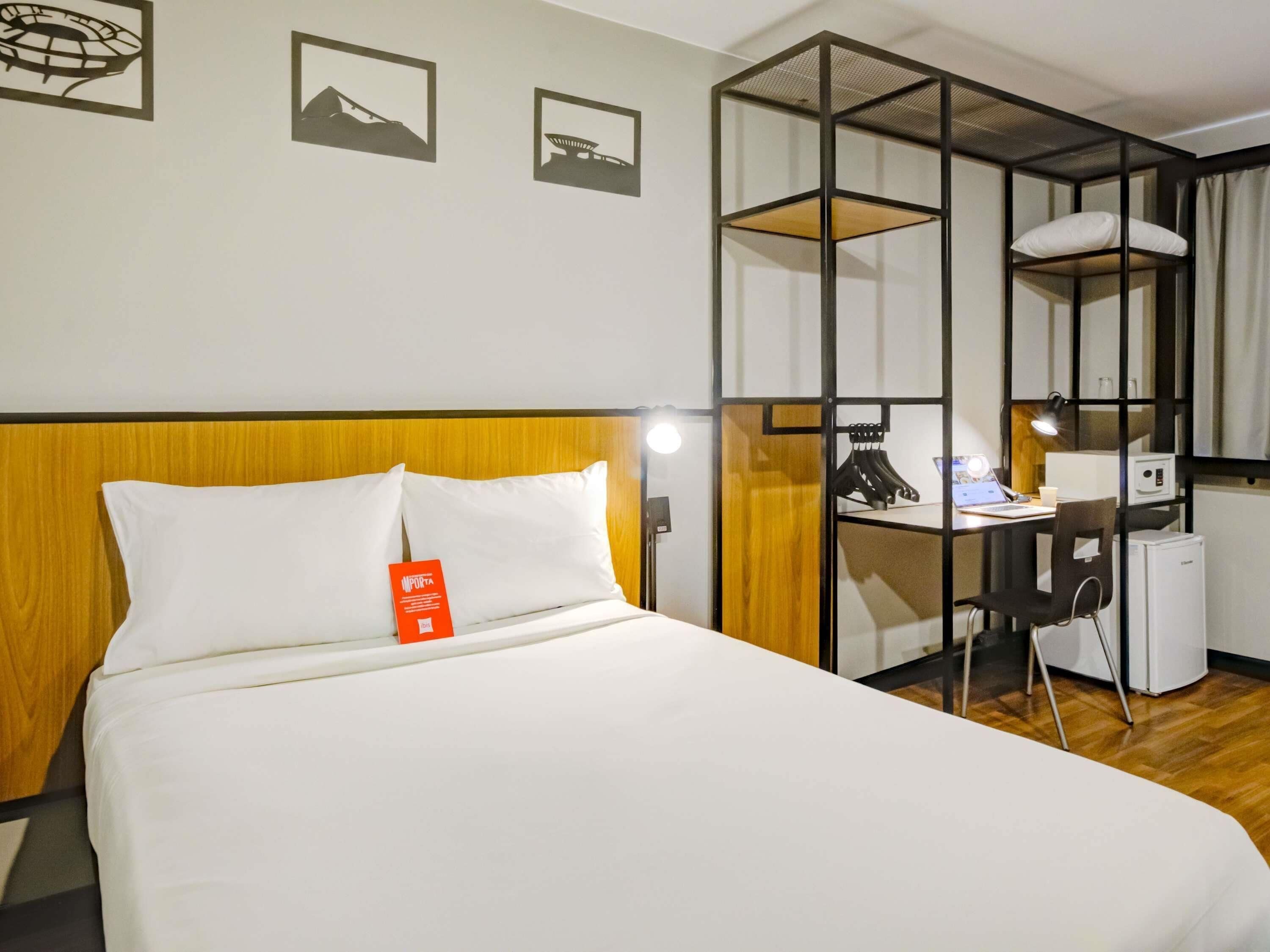 Standard Room, 1 Double Bed, Accessible | Minibar, in-room safe, desk, soundproofing