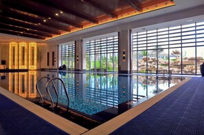 屋内プール、屋外プール