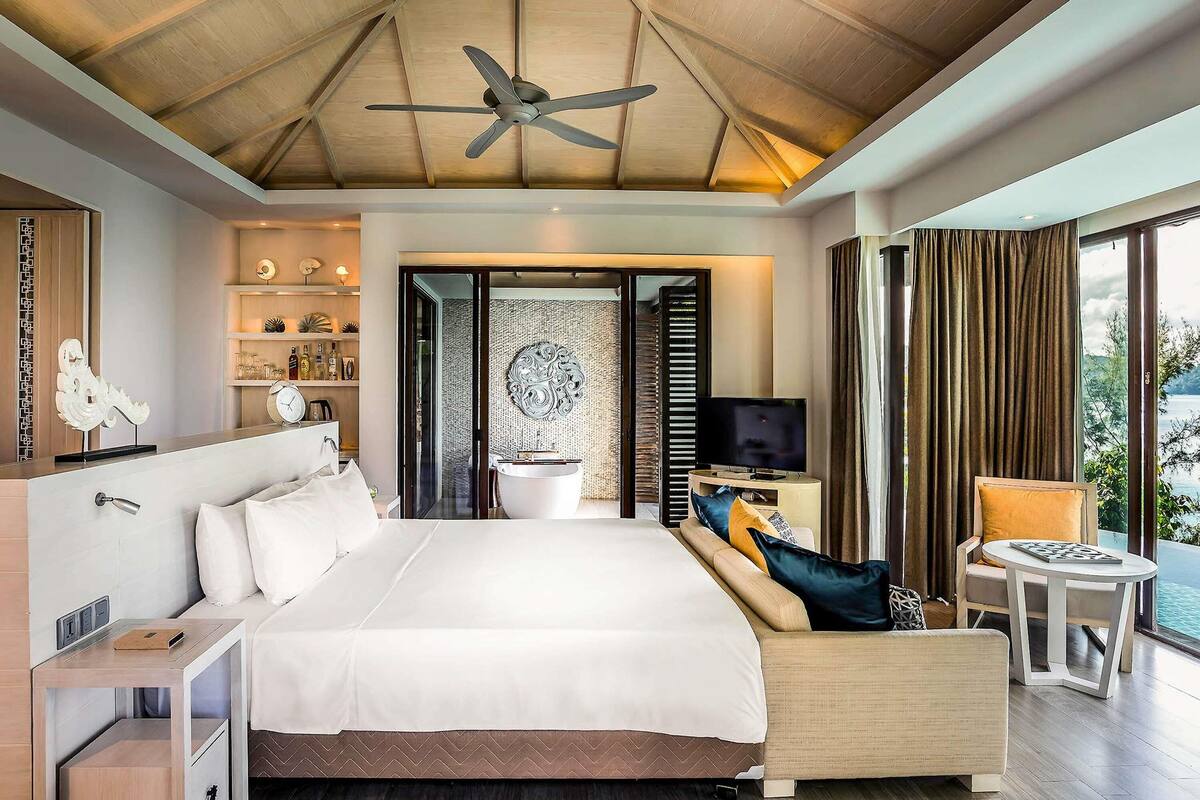 luxury villa, 1 bedroom (pool) | premium bedding, down duvets, memory-foam beds, minibar