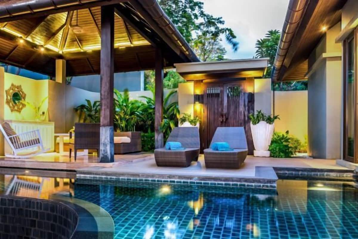 Piscina | 2 piscinas externas, funciona das 7h às 19h, guarda-sóis