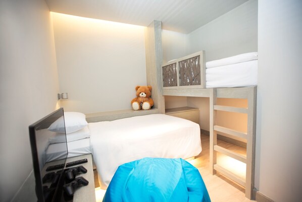Habitación familiar, varias camas | Ropa de cama de alta calidad, edredón y camas con efecto memoria 