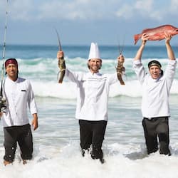 2 restaurants, breakfast, lunch, dinner served; international cuisine