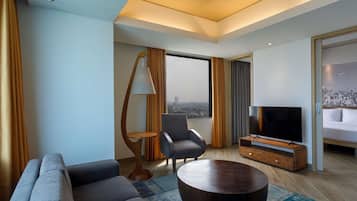 Suite, 1 King Bed | 8 bedrooms, in-room safe, desk, iron/ironing board