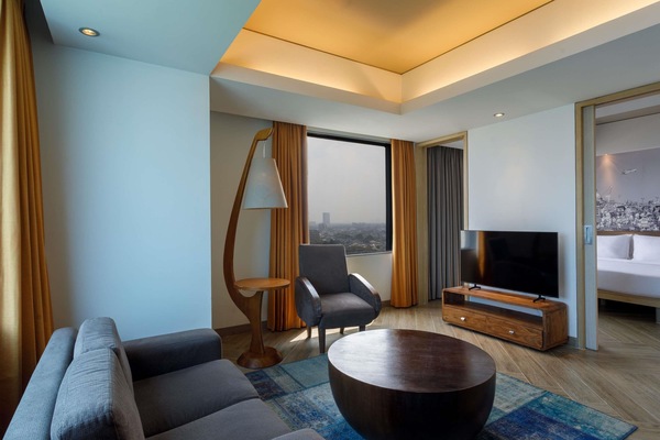 Suite, 1 King Bed | 8 bedrooms, in-room safe, desk, iron/ironing board