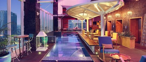 2 bars/lounges, lobby lounge, rooftop bar
