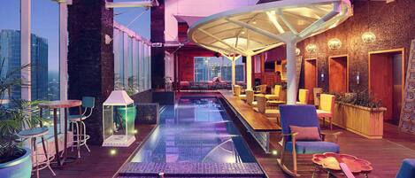 2 bars, lounge dans le hall, bar sur le toit