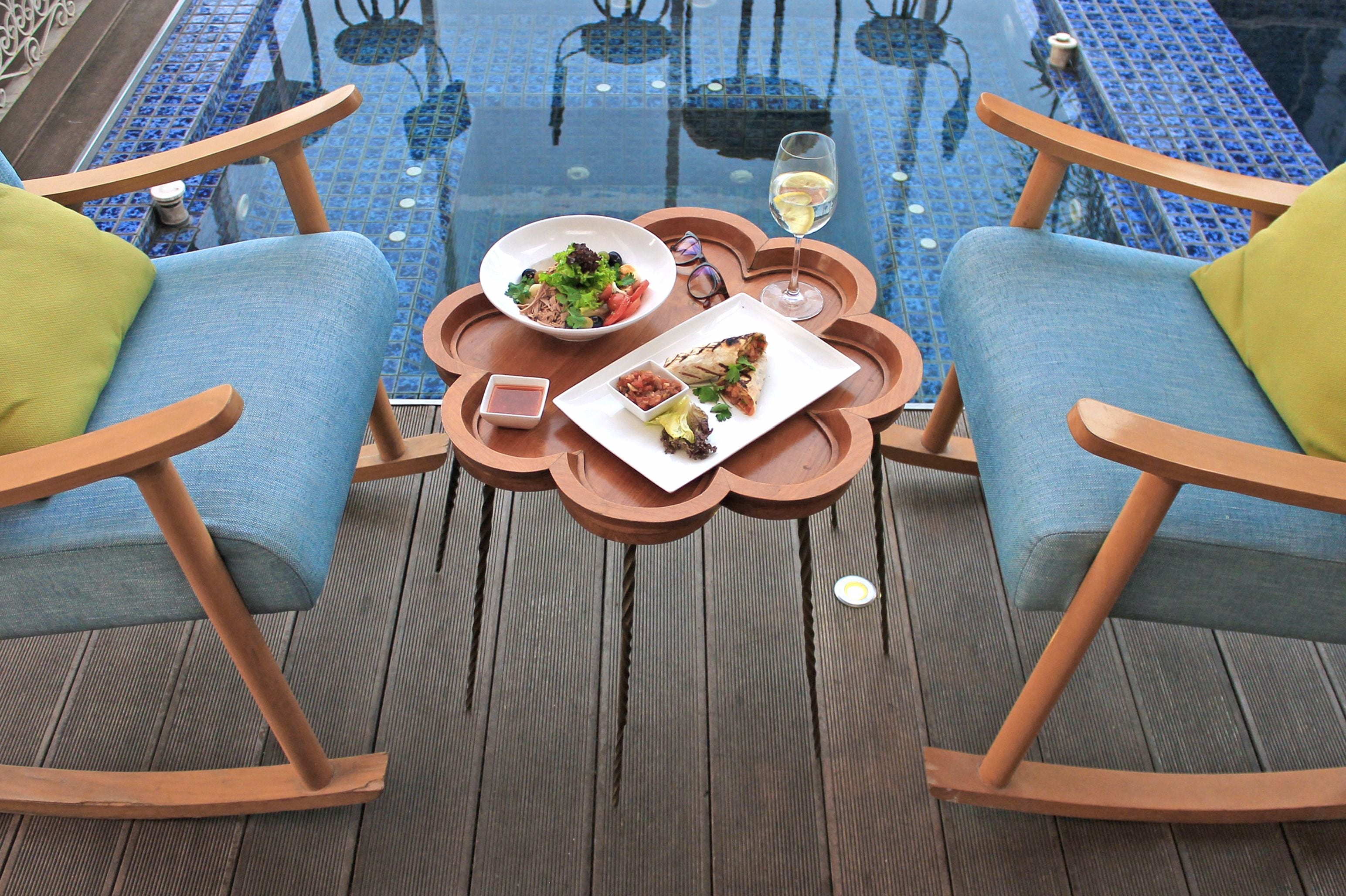 室内游泳池，室外游泳池