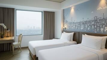 8 bedrooms, in-room safe, desk, iron/ironing board