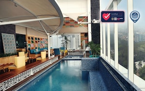 Sisäuima-allas, ulkouima-allas