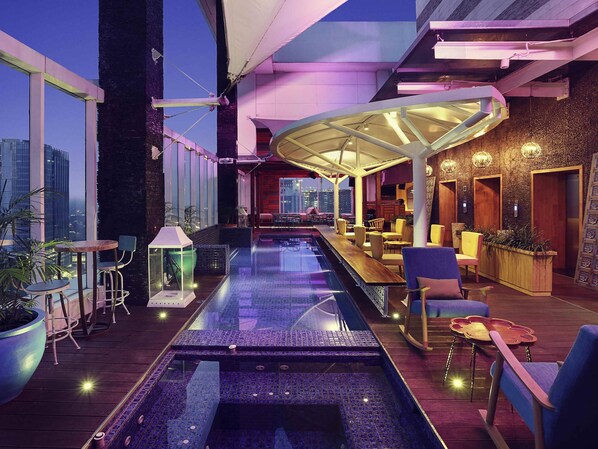 2 bar/lounge, lounge lobi dan bar di atap